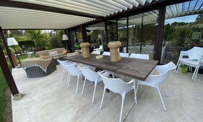 Graveson Villa | BEAUTIFUL HOUSE, CLOSED SWIMMING POOL CLOSE , CLIMATISEE, IN THE COUNTRYSIDE