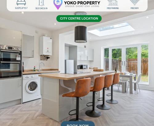 Ashton in Makerfield House | Beautiful House - Sleeps up to 7 - Free Parking, Fast Wifi and Smart TV by Yoko Property
