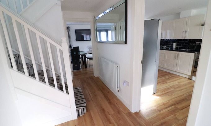 Milton Keynes House | Beautiful house with nearby shopping, great for walking and beautiful lakes.