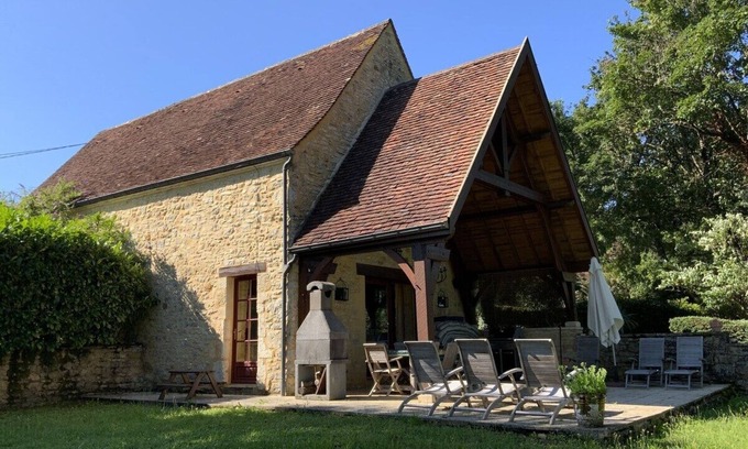 Bouzic House | Beautiful house with heated pool. Quiet location, close to attractions.