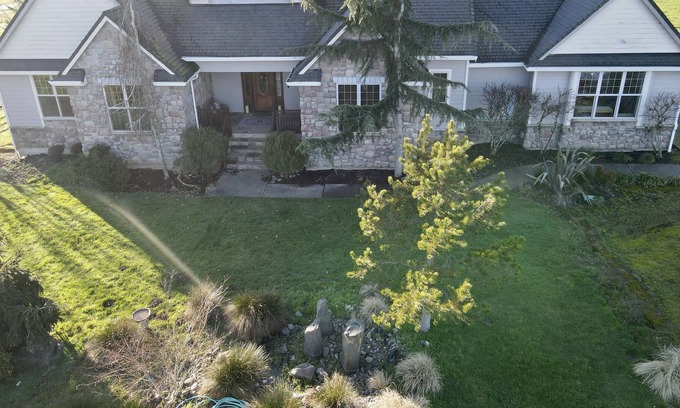 Ridgefield Other | Beautiful huge home for 10 guests on a horse farm with fantastic views!
