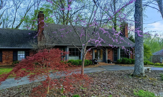 Prospect House | Beautiful Hunting Creek Neighborhood Derby Rental, sleeps 12 ppl