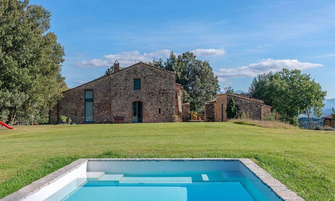 Civitella Paganico House | Beautiful villa with WIFI, private pool, TV, terrace, pets allowed, panoramic view and parking