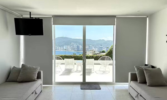 Acapulco Apartment | Beautiful Loft with breathtaking view of the bay!