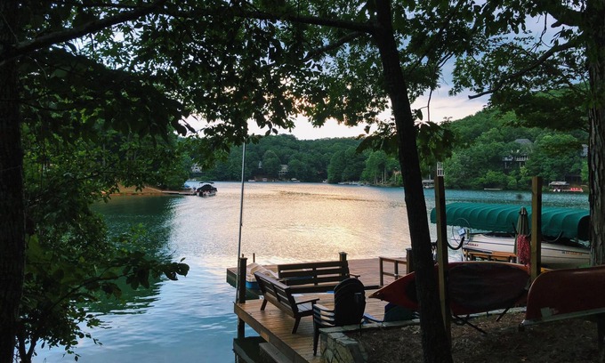 Waleska House | Beautiful lake-front escape from the City