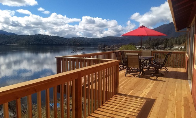 Clearlake House | Beautiful Lake Front house with Spectacular view, new deck/private dock sleep 6