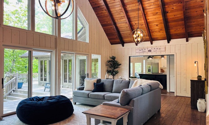 Jasper House | Beautiful Lake Home in N GA - Kayaks/Fishing/Golf