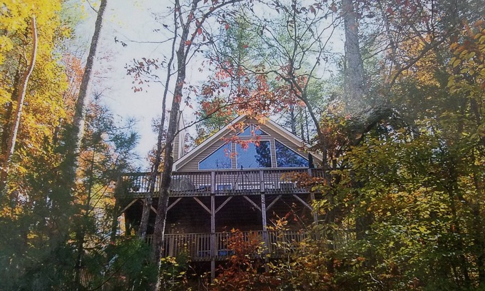 Unaka House | Beautiful Lake House on Lake Hiwassee in Bear Paw with Dock and majestic views