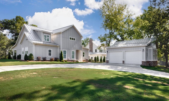 Scottsboro House | Beautiful lake house in a charming community! Perfect for a relaxing getaway.