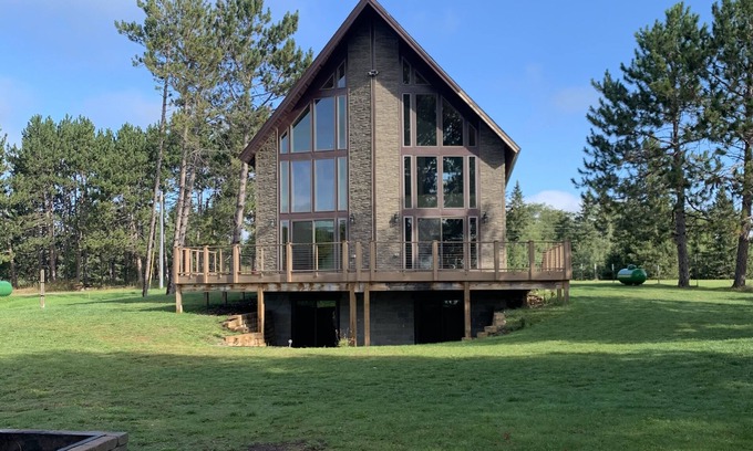 Big Bay House | Beautiful Lake Independence Home!