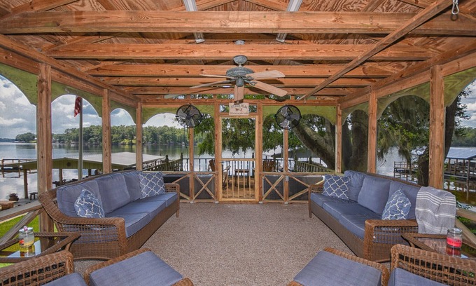 Quincy House | Beautiful Lake Talquin Home, with kayaks, great fishing, and at home amenities