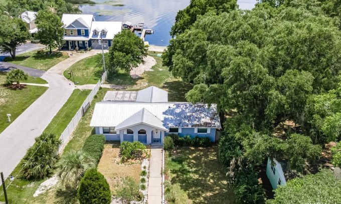 Summerfield House | Beautiful Lake Weir lakefront 2/2 house with private dock, beach, huge yard.