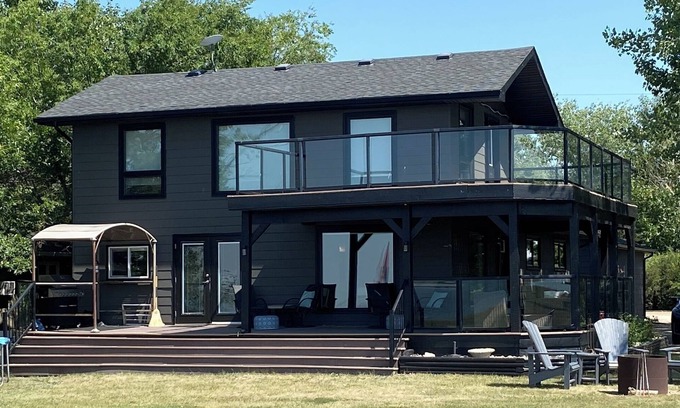Saskatchewan House | Beautiful Lakefront Paradise on Last Mountain Lake