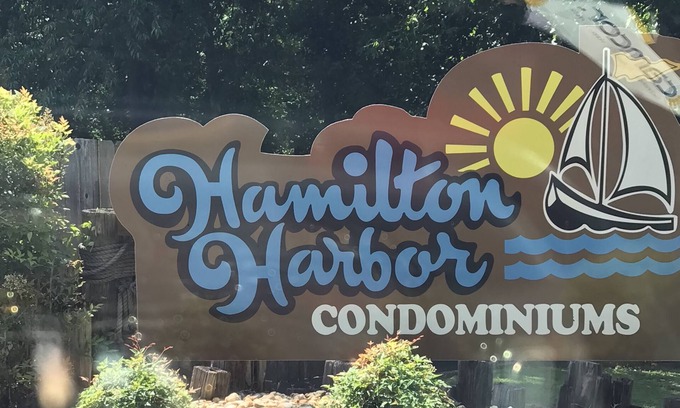 Mid America Condo | Beautiful Lakefront View on Lake Hamilton with a Covered Boat Slip. 2br 2bath