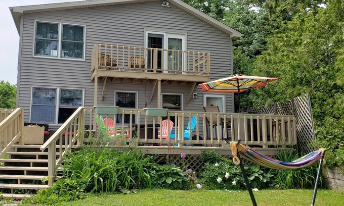 Niagara County House | Beautiful Lakefront Home with amazing sunsets