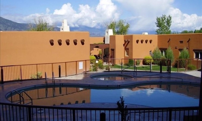 Okanagan-Similkameen Condo | Beautiful Lakeside 3 Bedroom Townhouse Vacation Rental