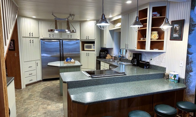 Cook House | Beautiful Lakeside Property Perfect for Any Season: The Boathouse