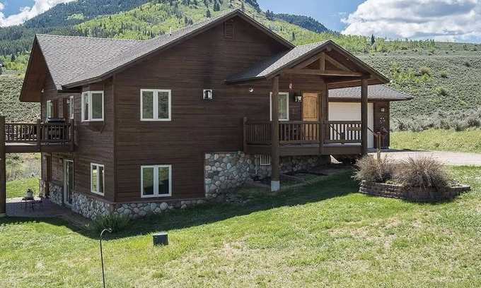 Oak Creek House | Beautiful Lakeview home - 360 views. In Stagecoach State Park.
