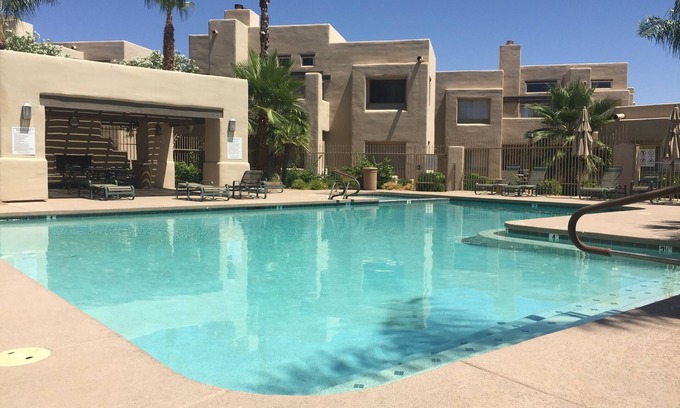 Central Scottsdale Condo | Beautiful Location in the heart of Scottsdale !