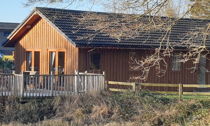Welton Cabin | Beautiful Lodge Overlooking Pond sleeps 6