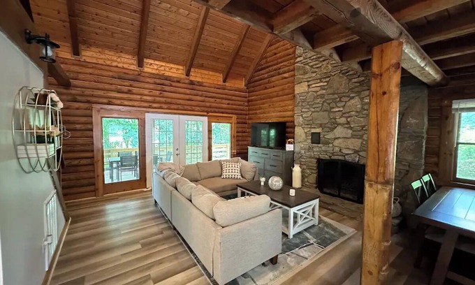 Black Mountain Cabin | Beautiful log cabin with awesome game roomn