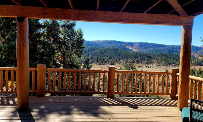Pagosa Springs House | Beautiful log home with big valley mountain views!