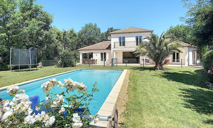 Saint-Paul-en-Foret Villa | Beautiful modern villa with heated pool, landscape garden and 3 bedrooms