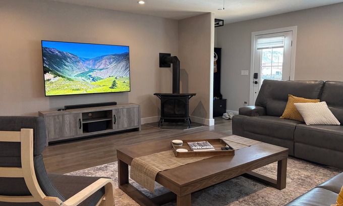 Gunnison House | Beautiful modern 3-bedroom Gunnison/Crested Butte retreat