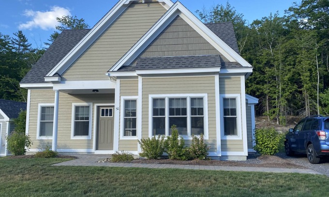 Arundel Cottage | Beautiful modern cottage, heated pools, close to the beaches, gym, clubhouse.