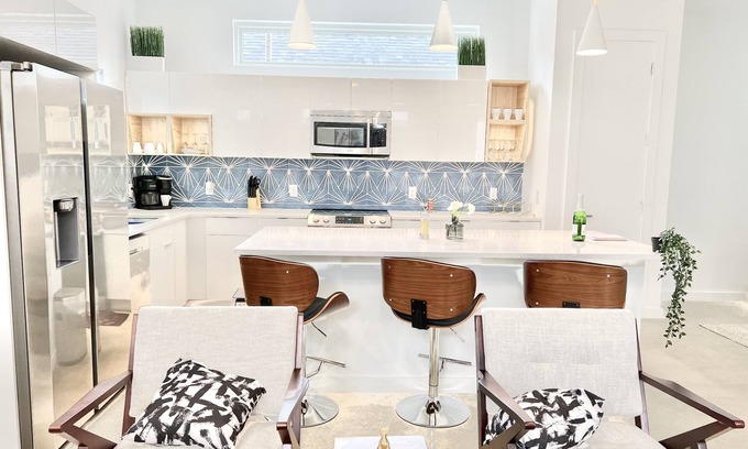Eastside Promise Neighborhood House | Beautiful Modern house close to Downtown san antonio