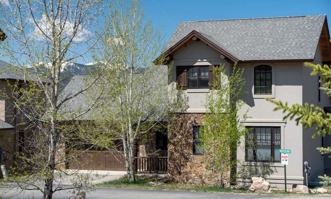 Fraser Cabin | Beautiful Mountain Home - Great Views - Hot Tub - Free Shuttle To Ski Resort