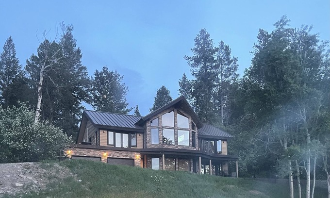 Alpine House | Beautiful Mountain Home. 5 Bedroom, 4 bath