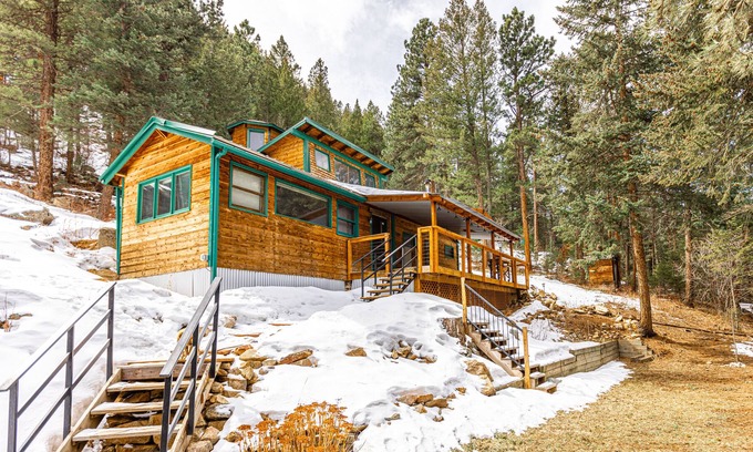 Jamestown Cabin | Beautiful Mountain Retreat only 15 minutes from Boulder CO