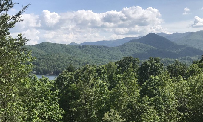 Hiawassee Cabin | Beautiful Mtn View, Screen Porch, King Master, 2 miles to town