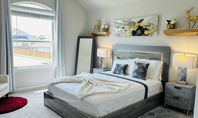 Anna House | Beautiful nature preserved lake side home