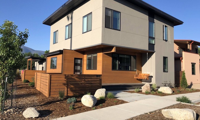 Salida House | Beautiful New 3BR! Steps from the Arkansas River and close to town (STR #0303)