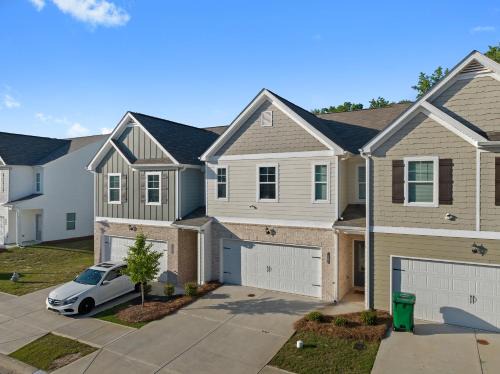 Lithonia Apartment | Beautiful New Townhome 25 mins from Metro Atlanta
