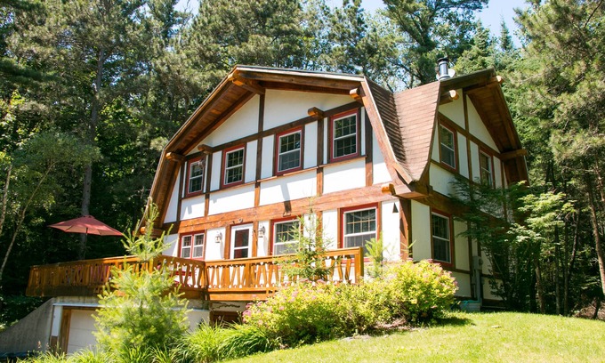 Sturgeon Bay House | Beautiful Norwegian Timber Frame in Whitefish Bay - Pristine Beach/Trails Galore