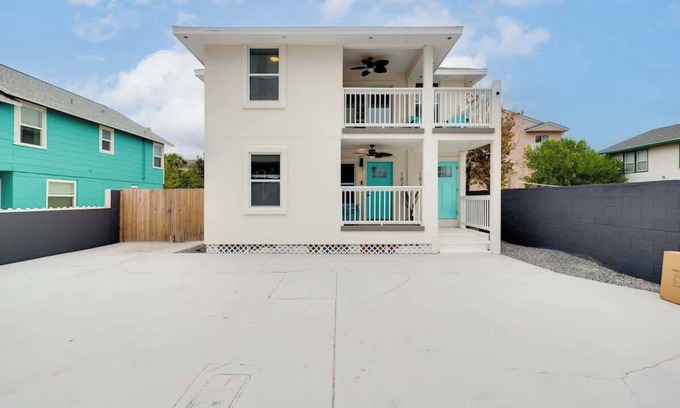 Neptune Beach Apartment | Beautiful Ocean View Oasis
