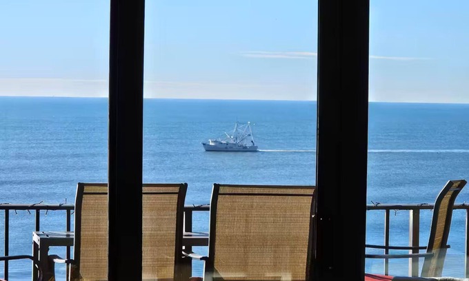 Windy Hill Condo | Beautiful Oceanfront 3 bedroom condo in North Myrtle Beach. Near Barefoot!
