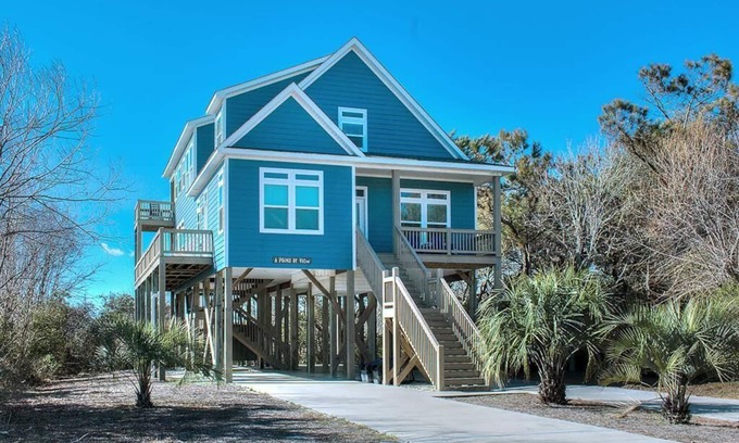 Yaupon Beach House | Beautiful, Ocean View 4 BR/4 BA Home-1 Minute Walk to Beach/Pets-Sleeps 12