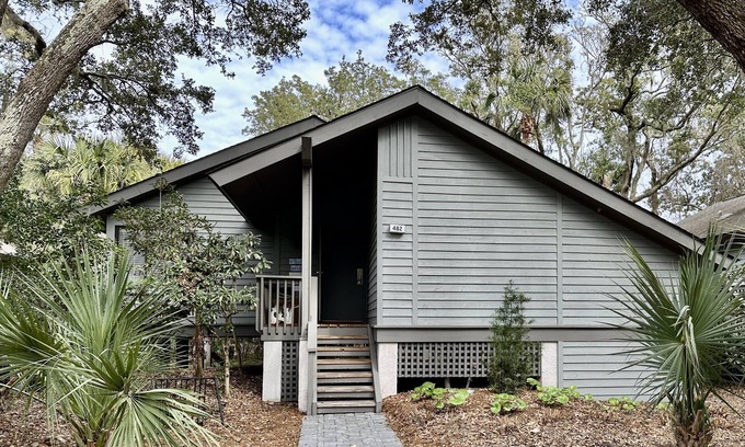 West Beach Cottage | Beautiful Oceanwoods Cottage with Sunroom - Close to Beach and Night Heron Park
