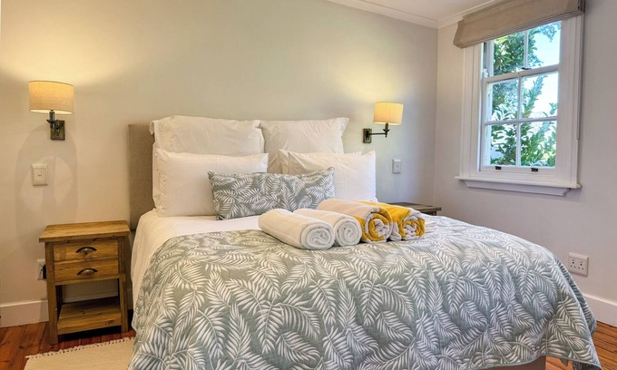 Constantia Cottage | Beautiful One Bedroom Cottage with Pool, Garden & Breathtaking Vineyard Views