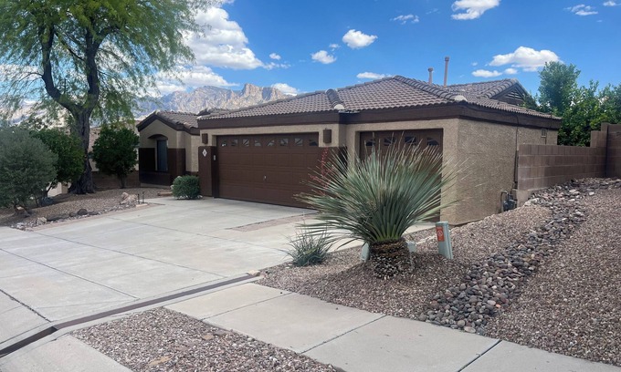 Oro Valley House | Beautiful Oro Valley home. Pet friendly. Close to golf, trails, & more!