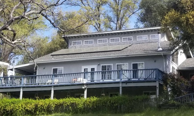 Oakhurst Cottage | Beautiful Pet-Friendly Spacious Lodge near Yosemite & Lakes 9 Rooms/6BR/12 Beds