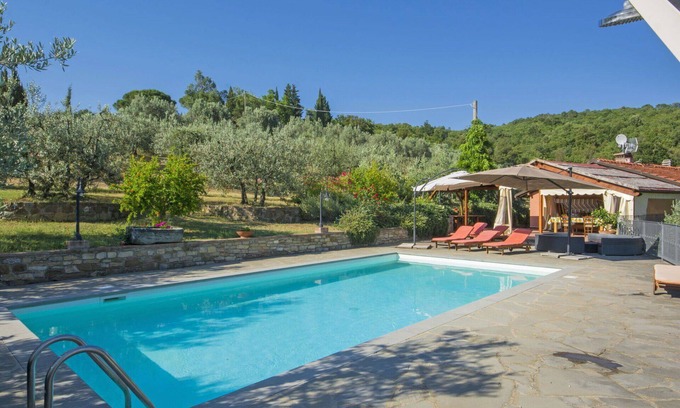 Pieve a Presciano Villa | Beautiful private villa with WIFI, private pool, TV, patio, pets allowed, panoramic view and par.
