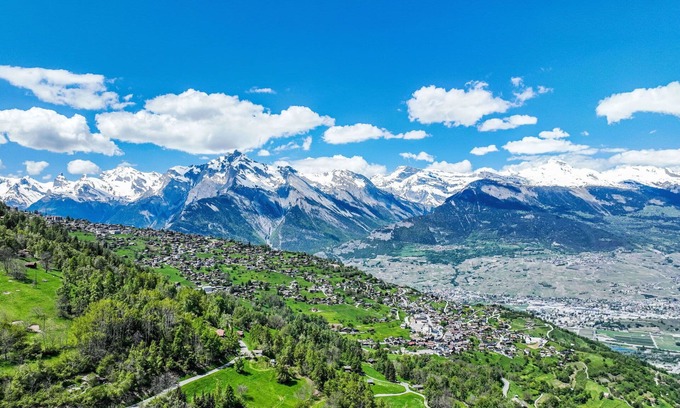 Nendaz House | Beautiful private villa for 8 guests with WIFI, TV and terrace