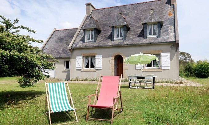 Plomeur House | Beautiful private villa for 8 guests with WIFI, TV, terrace and pets allowed