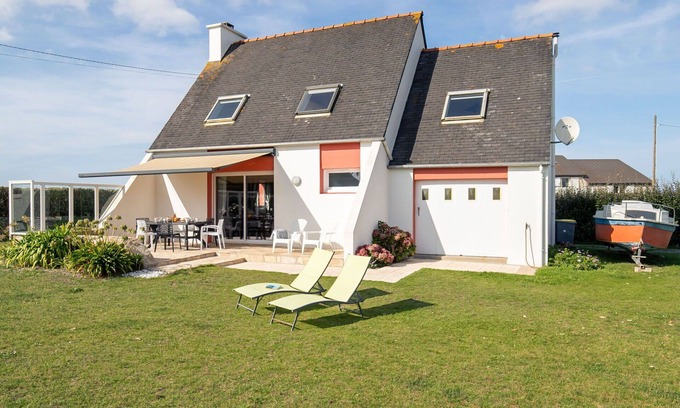 Kerlouan House | Beautiful private villa for 6 guests with WIFI, TV, terrace and pets allowed