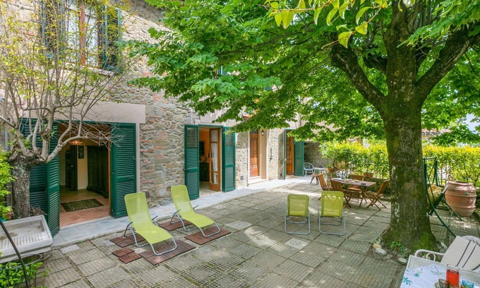 Castelfranco di Sopra House | Beautiful private villa for 5 people with WIFI, TV, patio and pets allowed